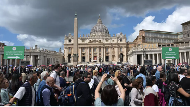 À Rome, le Vatican se prépare dans l’émotion aux funérailles du pape François